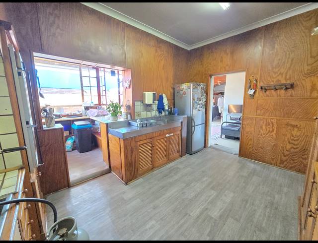 3 BEDROOM FREEHOLD FOR SALE IN THE HILL